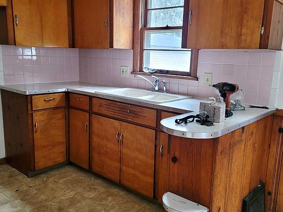 4th image of 1622 Treasch Dr
