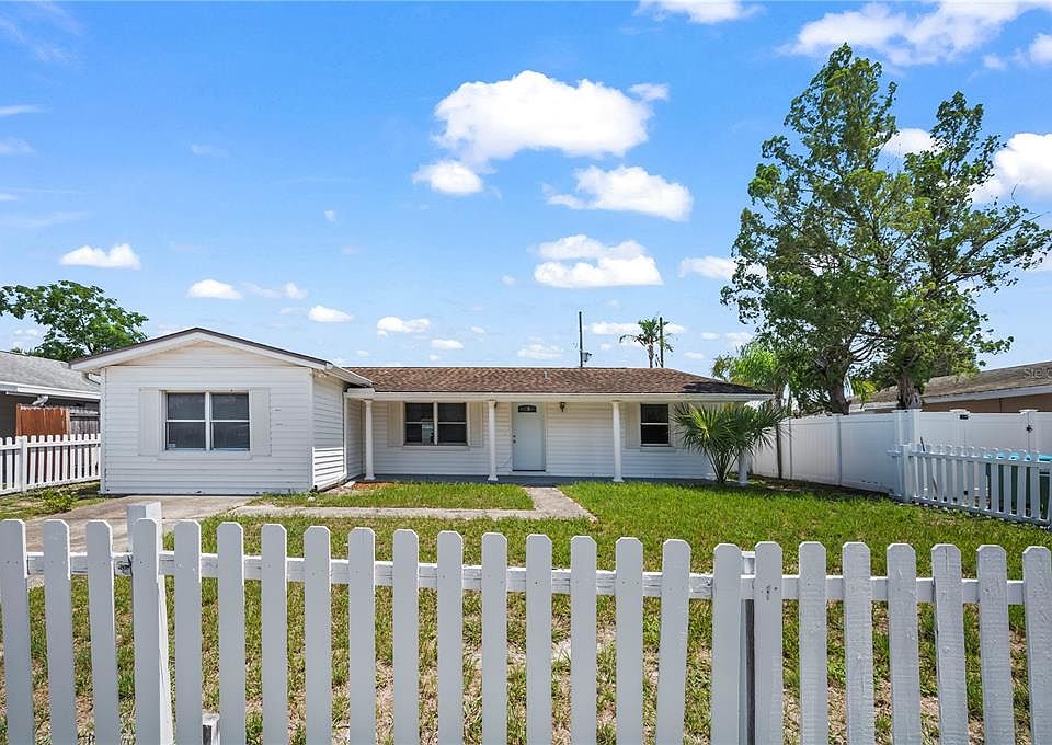 1st image of 405 N Hawthorn Cir
