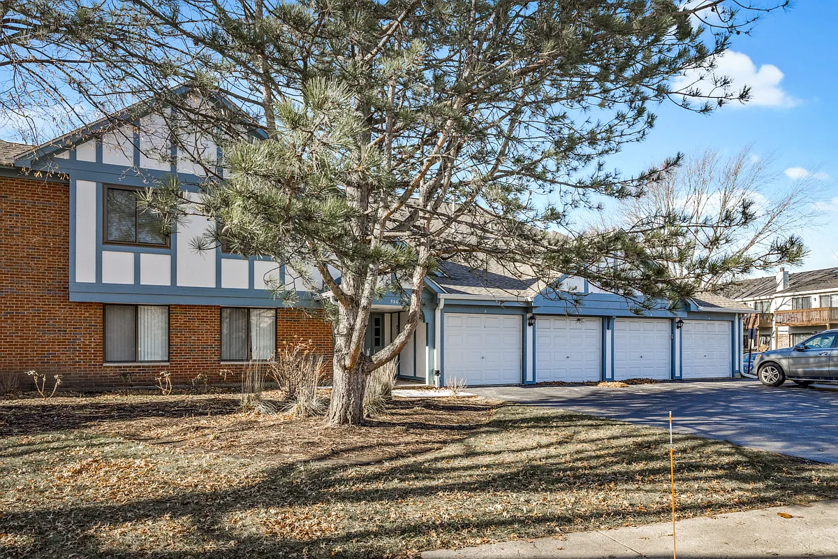 2 bed, 1200 sqft, $2,200 — Photo 3