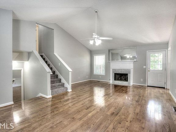 3rd image of 1515 Hascall Dr SW