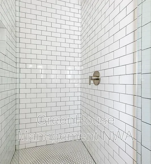 636 SW B St — Photo 32