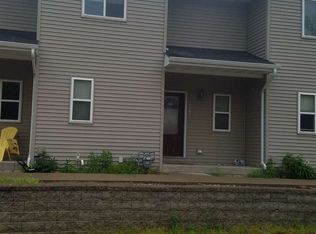 2676 Raven Oaks Dr, Dubuque, IA 52001
