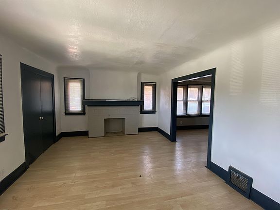 3rd image of 2654 Sturtevant St #2656