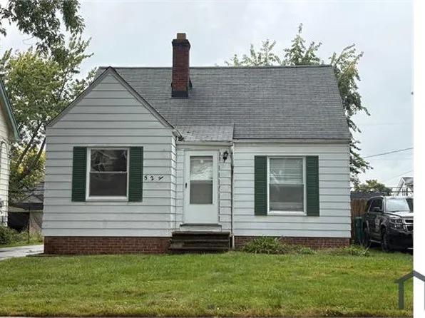 5210 Cato St, Maple Heights, OH 44137