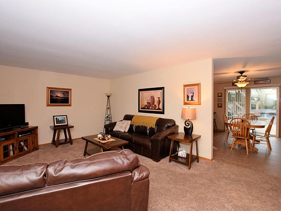 5th image of W196N16530 Hawthorn Dr
