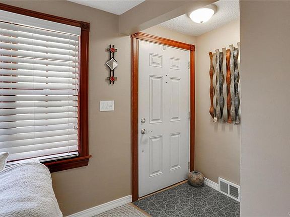 4th image of 78 Park Forest Dr