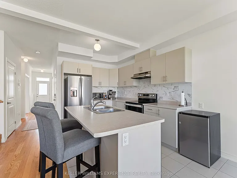 75 Wakefield Blvd — Photo 8
