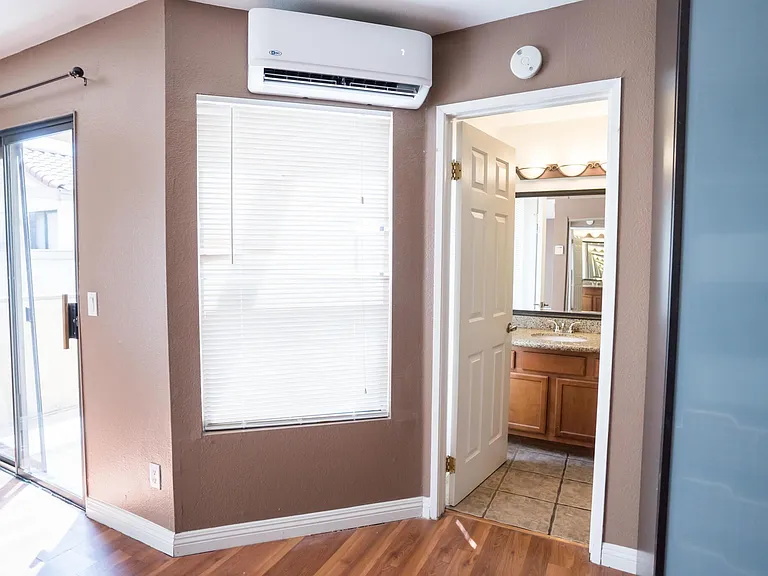 1 yr old AC/heat unit