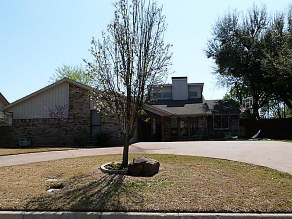 2nd image of 516 Hinsdale Dr