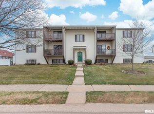 760 E Iowa St APT 1B, Eldridge, IA 52748
