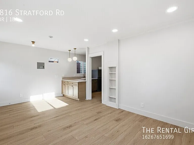 4816 Stratford Rd — Photo 2