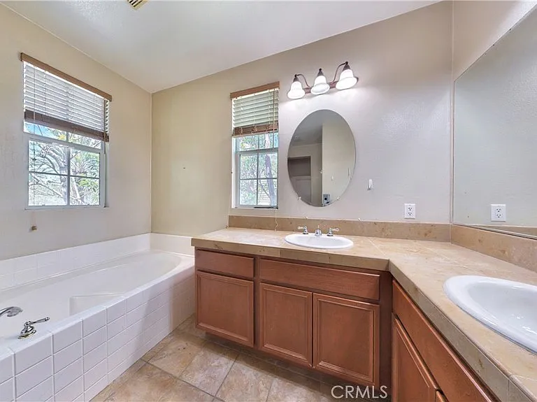 15 Elmhurst St — Photo 39