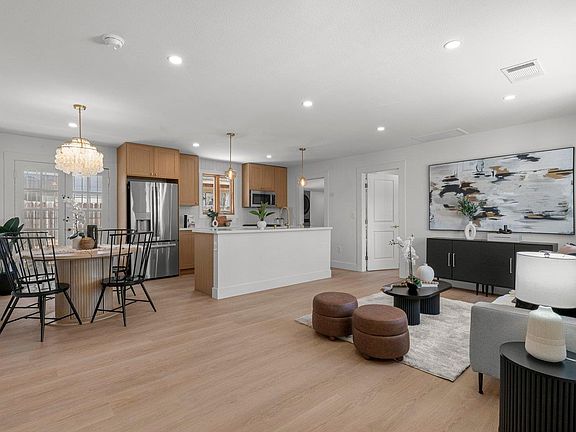 4th image of 2271 Hemlock Ave