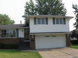 1821 Skyline Dr, Lorain, OH 44053