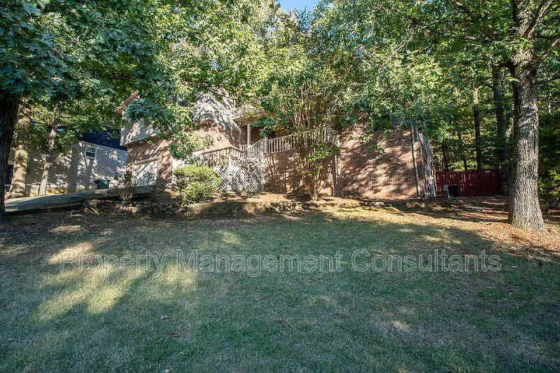 4 bed, 2.5 bath, 2350 sqft, $2,100 — Photo 2