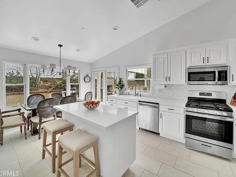 2897 Calle Heraldo — Photo 4