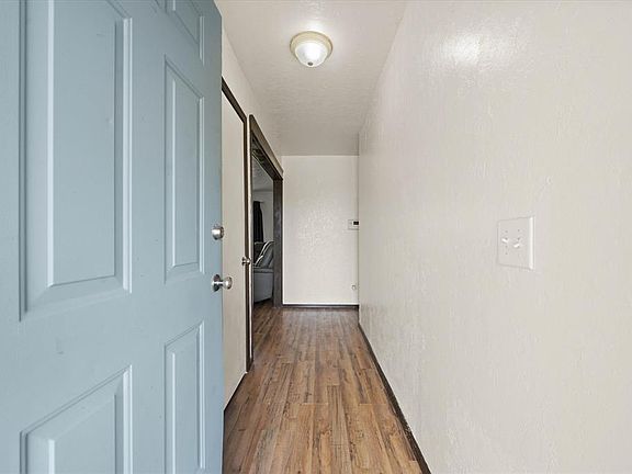 5th image of 601 SW 27th St