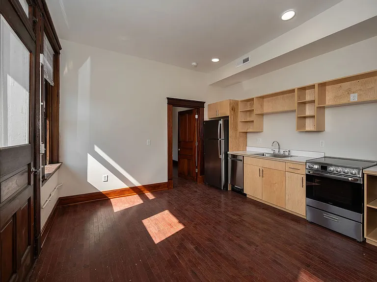 1740 Brewster Ave — Photo 8
