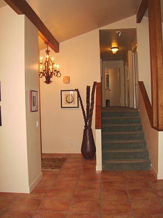 Nes Italian ceramic tile, neutral paint colors, new airconditioning, heating, roof and windows