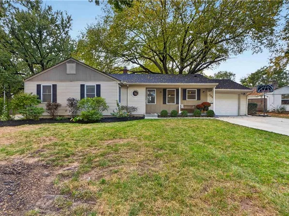 7604 Mohawk Dr, Prairie Village, KS 66208