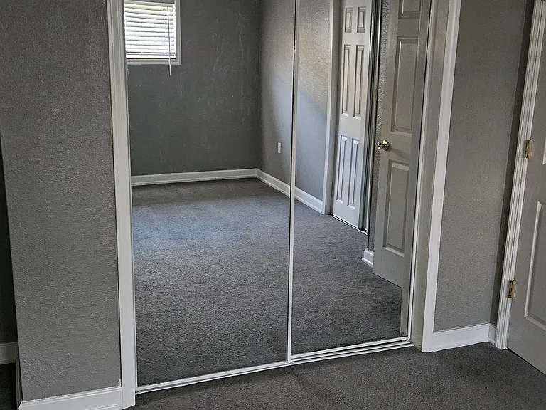 28 Elm St — Photo 5
