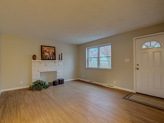 2nd image of 3126 Rosina Ave