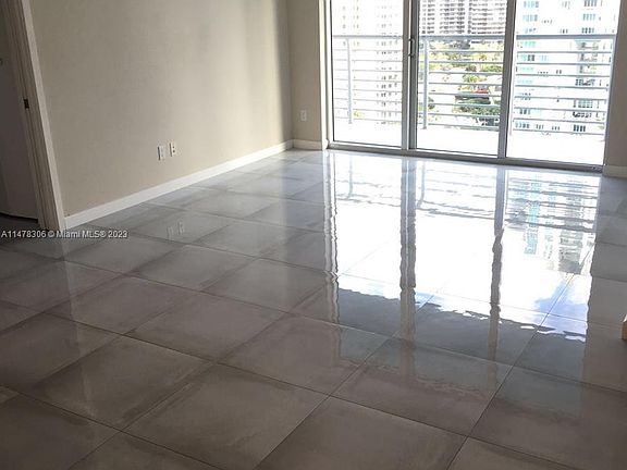 4th image of 325 Biscayne Blvd #1919
