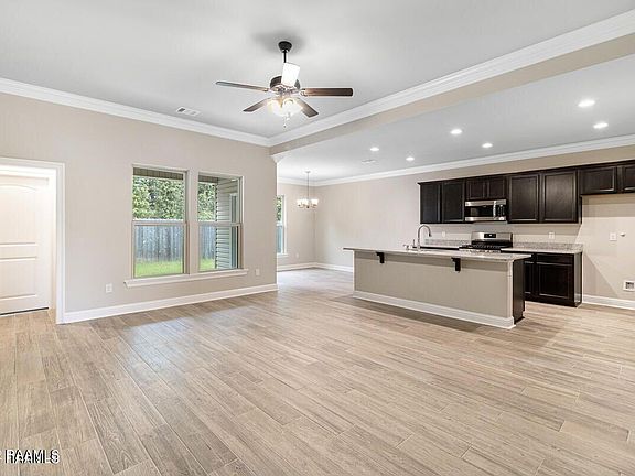 2nd image of 211 Sparrowhawk St