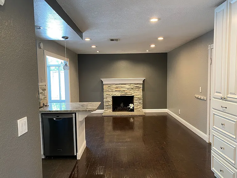 1650 Honeysuckle Rd — Photo 9