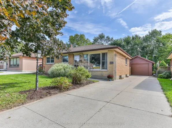 221 Manitoulin Dr, London, ON N5W 1M8