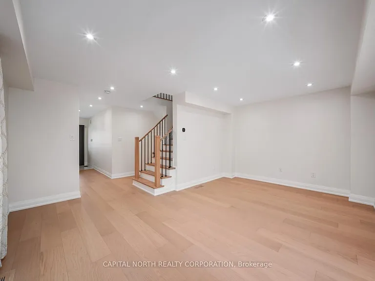 231 Venice Gate Dr — Photo 9