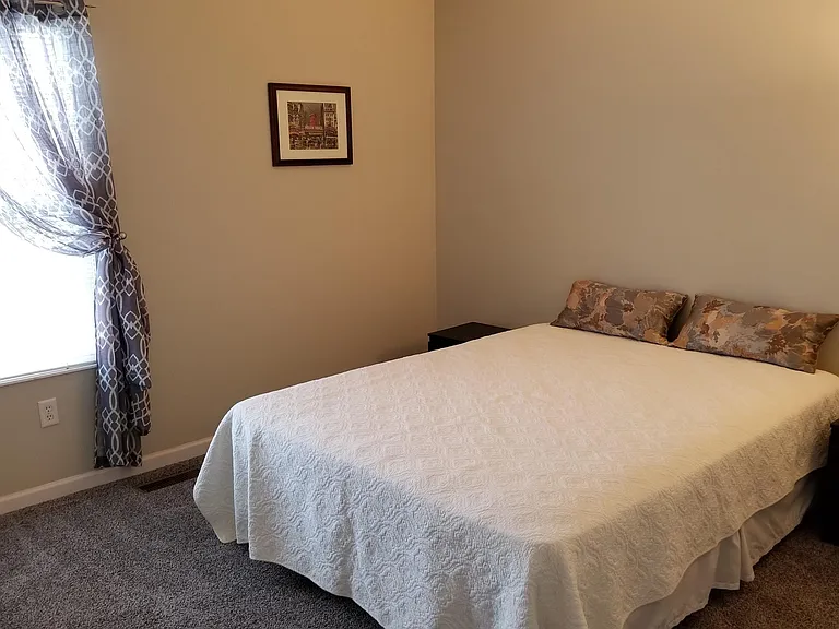 2nd bedroom