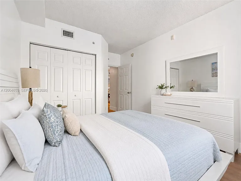 17145 N Bay Rd #4311 — Photo 10