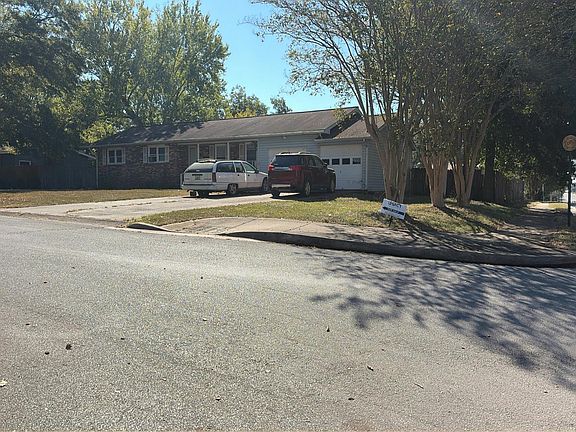 2nd image of 323 Robinson St SW