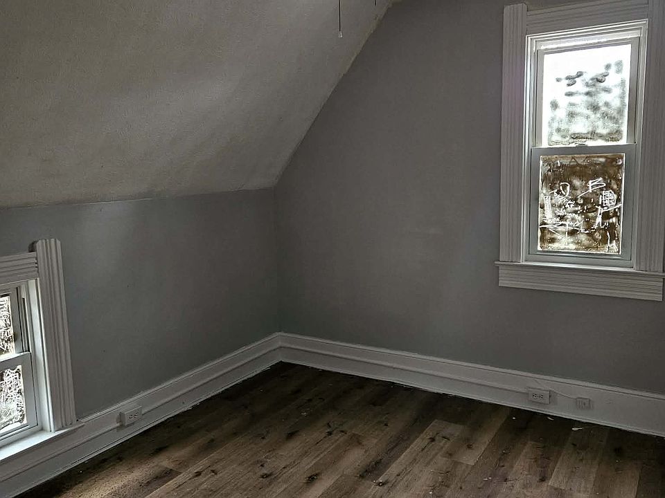 2nd image of 1134 Dallas Rd #2