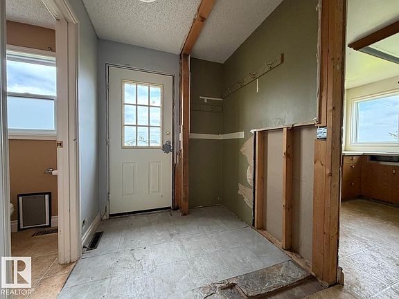 3rd image of 45 Richfield Rd
