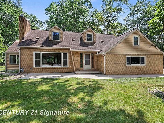 2nd image of 3572 Meadowood Ct