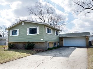 916 Greenfield Ct, Mount Prospect, IL