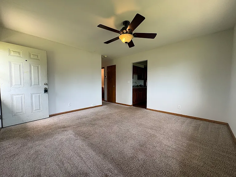 825 Byron Ave #B — Photo 2