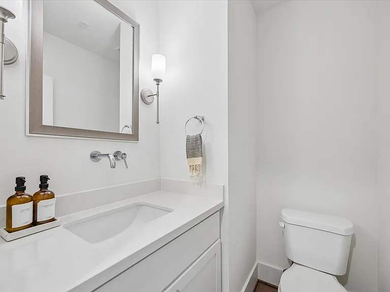 852 Fisher St #C — Photo 14