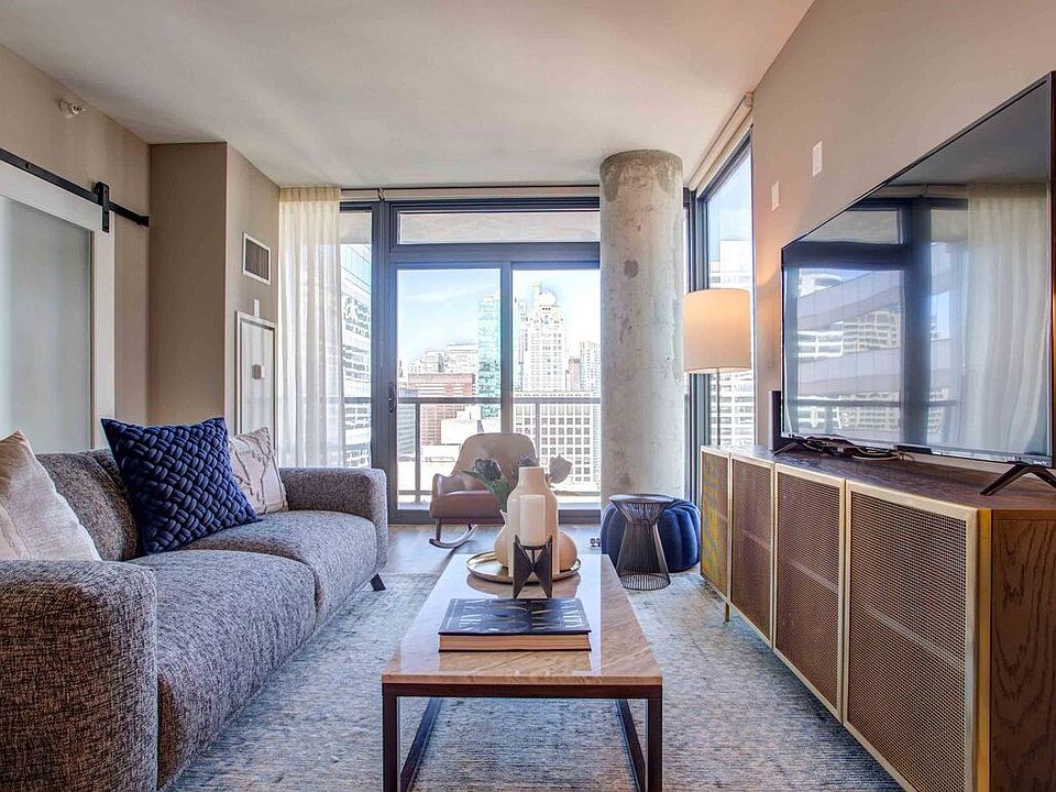 1st image of 10 W Illinois St #1805