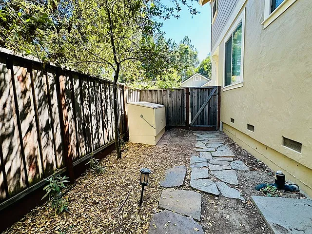 512 Lockewood Ln — Photo 30