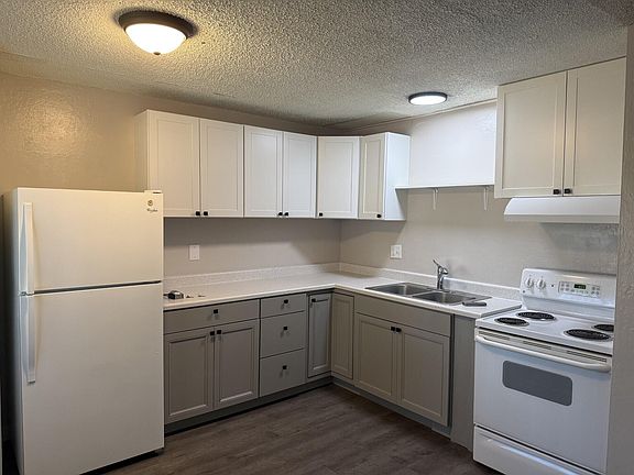 3rd image of 1075 Le Brun Ln