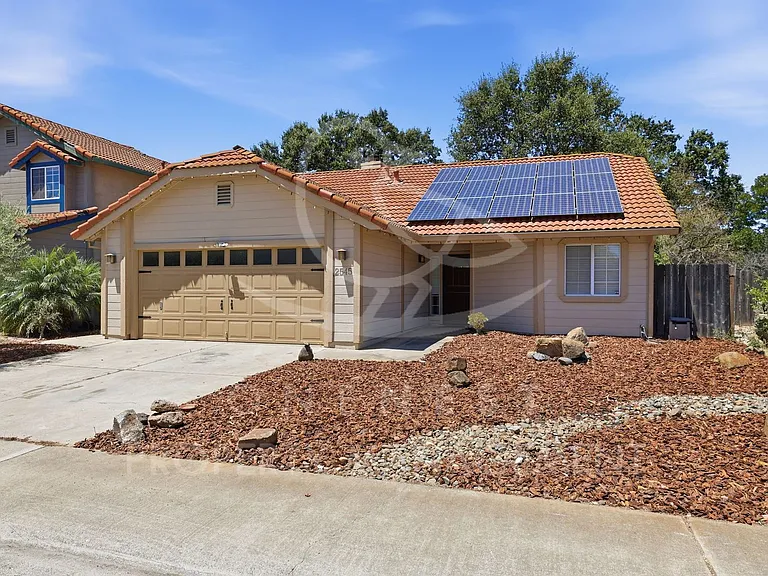 2545 Muirfield Dr — Photo 2