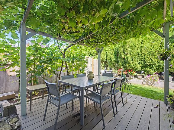 3rd image of 1135 Lansdowne Dr #11