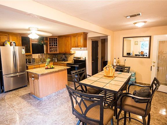 4th image of 10825 Leota Dr
