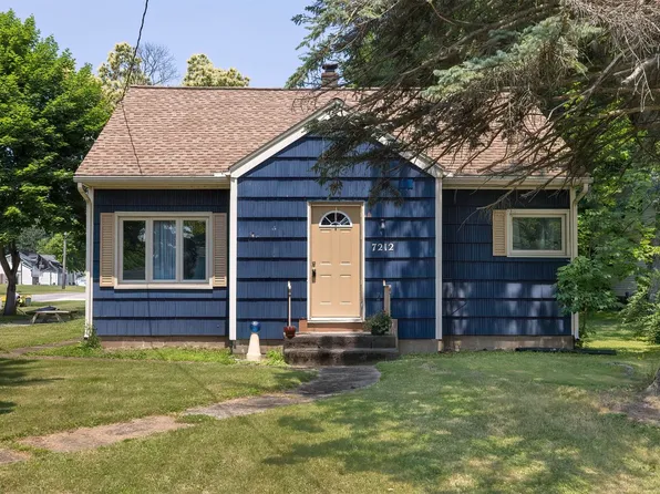 7212 Old Ridge Rd, Fairview, PA 16415