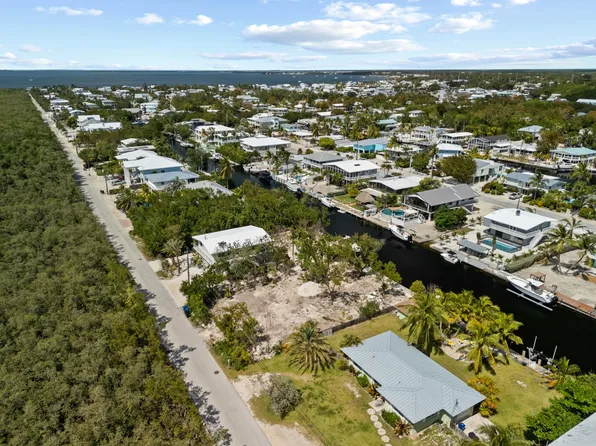 972 Shaw Dr, Key Largo, FL 33037