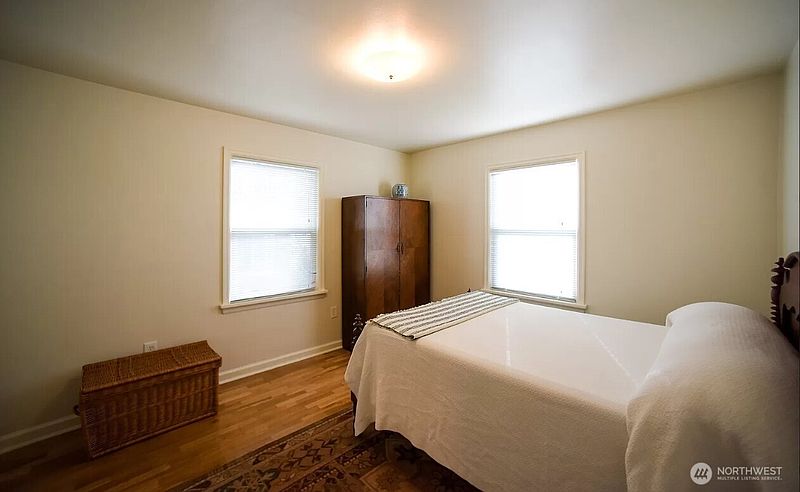 5th image of 9202 17th Avenue SW
