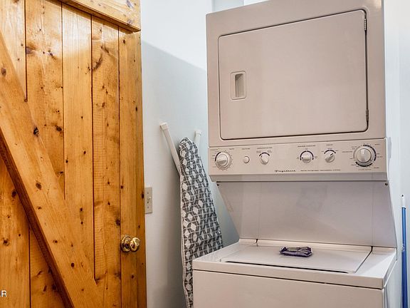 54th image of 1008 Walini Way